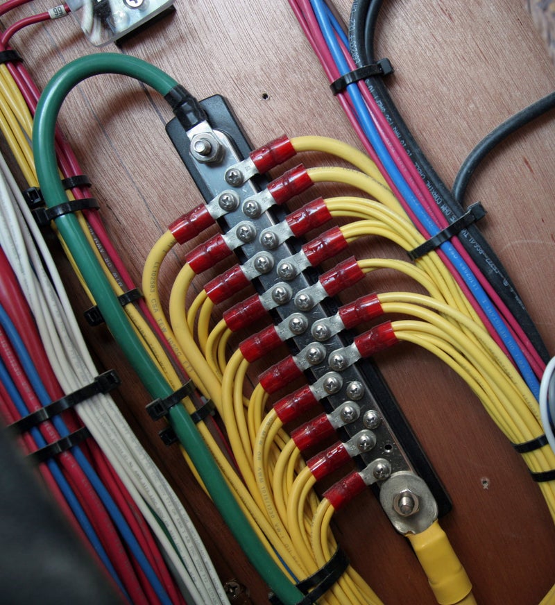 Blue Sea Systems 2302 150 Amp Common BusBar with 20 screws - Image 3