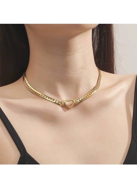 "A trendy golden necklace with a modern and attractive design, made of gold-plated stainless steel with a distinctive heart in the center. An elegant and simple design that adds a touch of femininity and luxury to your look. Additionally, it's a back necklace, perfect for adding a special touch to your everyday life or special occasions.