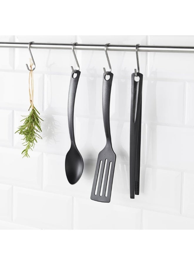 أيكيا مجموعة أدوات مطبخ من إيكيا، المكونة من 3 قطع باللون الأسود، هي الحل المثالي للطهي اليومي في المطبخ. هذه المجموعة تشمل ملقط طهي (29 سم)، ملعقة (28 سم)، ومغرفة (31 سم)، مما يجعلها مناسبة لتحضير جميع أنواع الأطعمة بسهولة. كل أداة مصممة لتسهيل عملية الطهي دون الإضرار بالأواني غير اللاصقة، مع مقابض مريحة توفر قبضة ثابتة أثناء الاستخدام. - Image 4