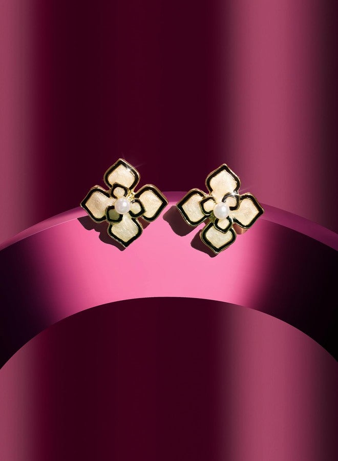 Zaveri Pearls أقراط زافيري بيرلز مطلية بالمينا باللون الذهبي بتصميم عصري مرصعة باللؤلؤ للنساء - ZPFK21970 - Image 2
