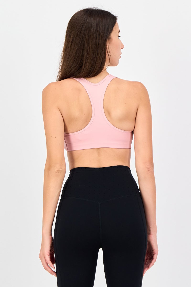 Nike حمالة صدر رياضية بدون أكمام للنساء مبطنة قليلاً، وردي - Image 3