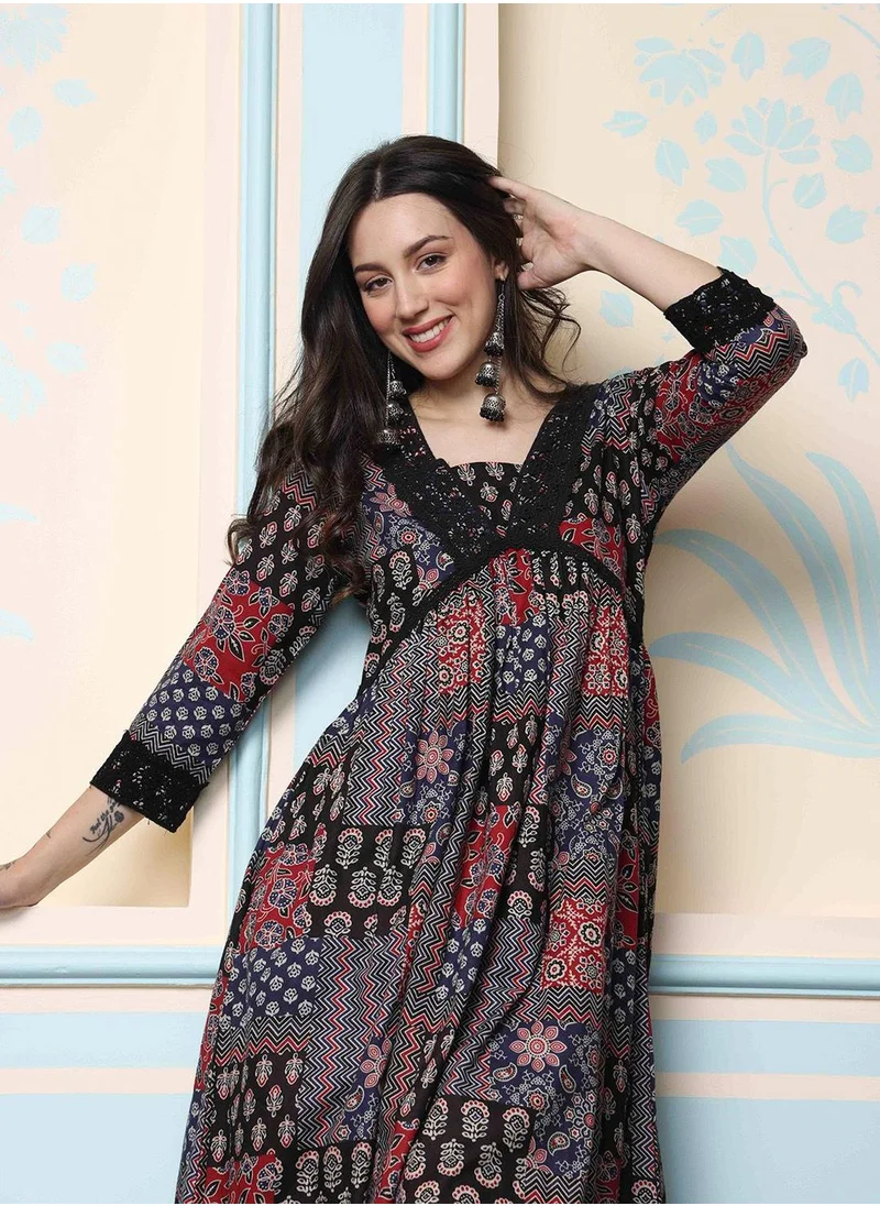 ISHIN Black Kurta Set Straight Fit 3/4 Sleeve Sleeve made from Cotton featuring Self Design design and Round Neck neckline - Perfect for Ethinic!