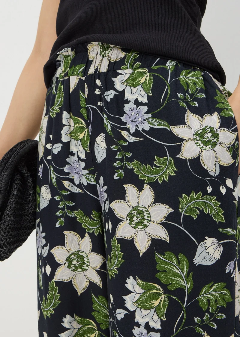 Matalan Navy Floral Cropped Trousers