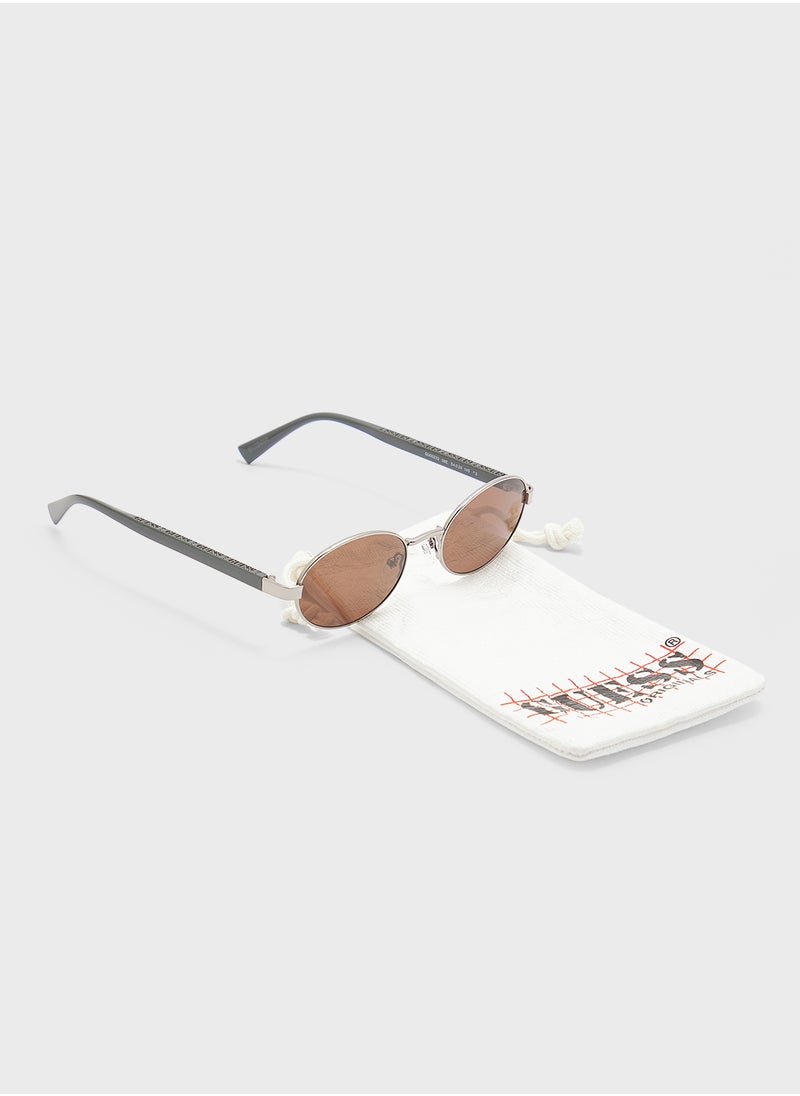 GUESS Gu0023208E54 Round Sunglasses  - Image 4