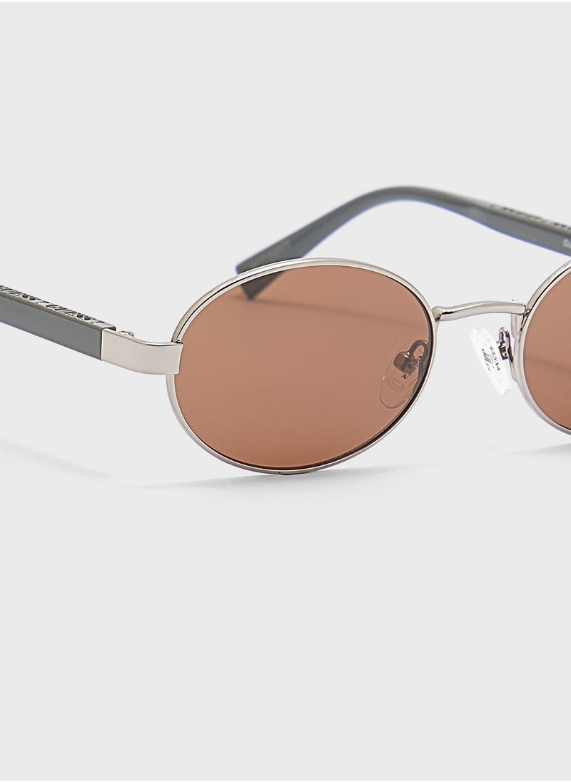 GUESS Gu0023208E54 Round Sunglasses  - Image 3