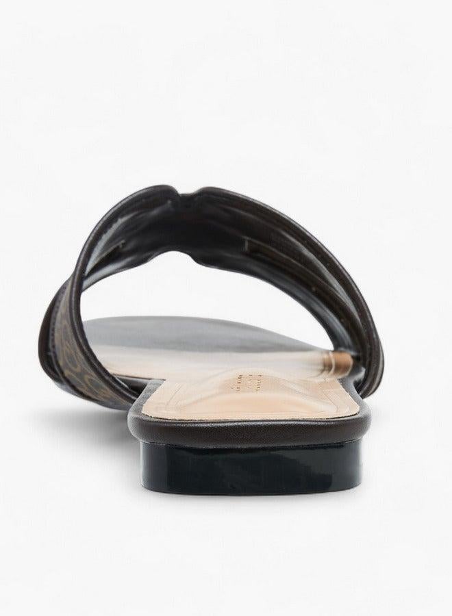 سيليست صنادل نسائية سهلة الارتداء بطبعة شعار - Image 5