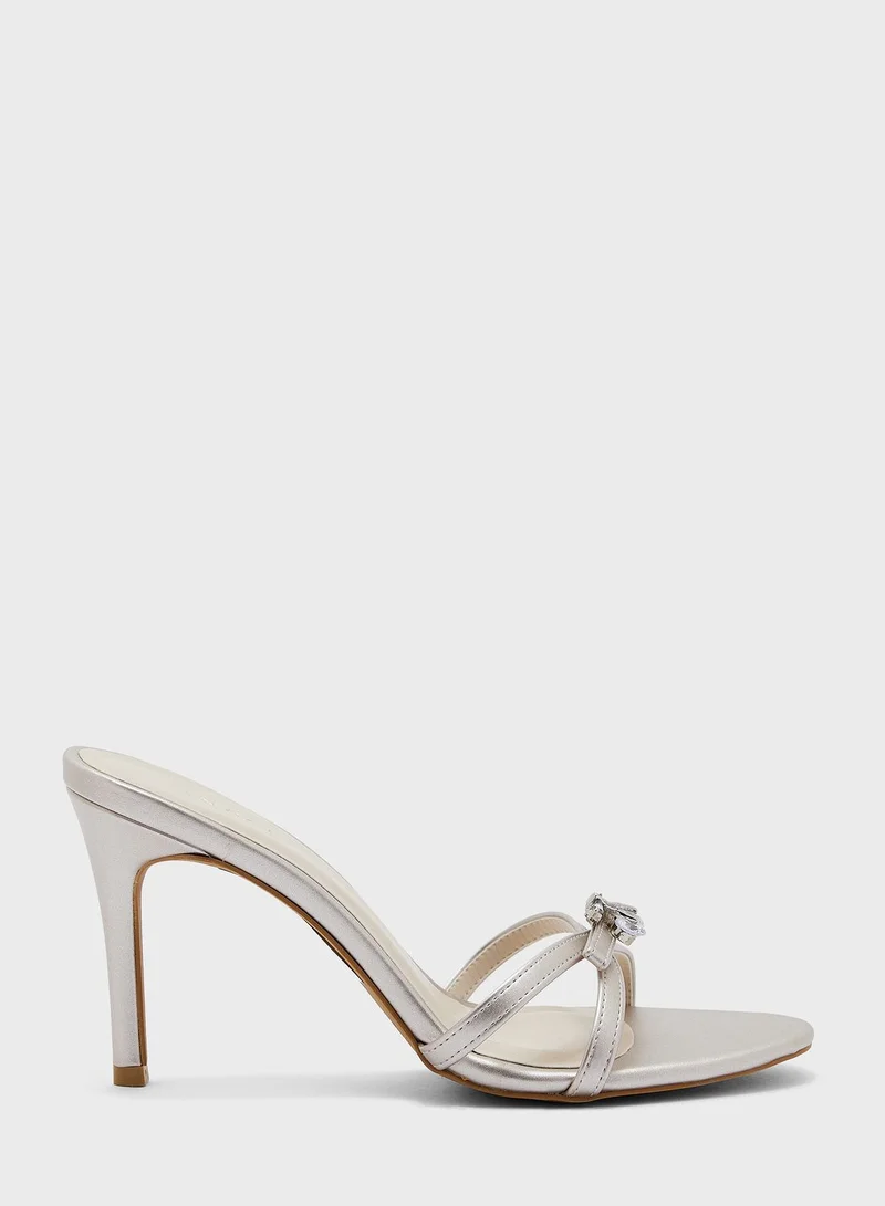 Vincci Cross Strap Sandals