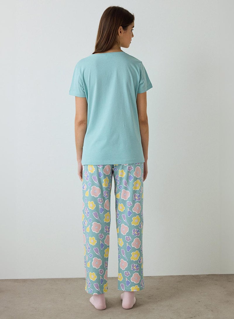 بنتي طقم بيجامة قطن أخضر نعناعي بنقشة زهور بياقة على شكل حرف  وأكمام قصيرة - Image 4