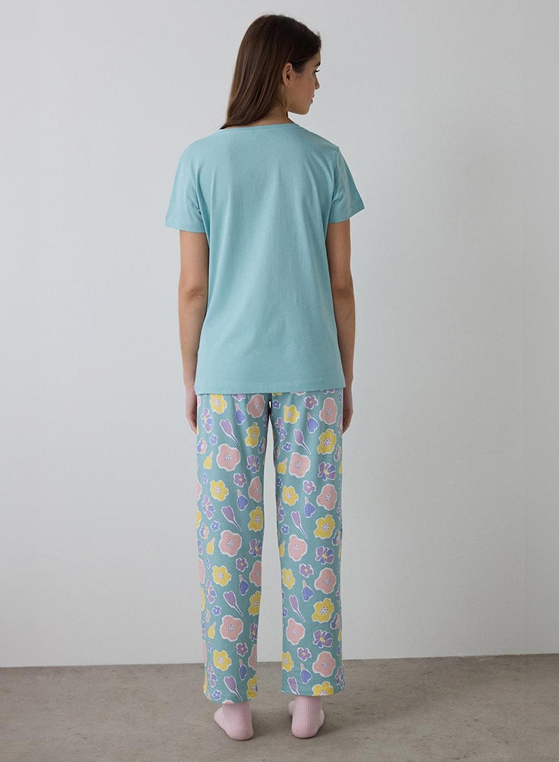 بنتي طقم بيجامة قطن أخضر نعناعي بنقشة زهور بياقة على شكل حرف  وأكمام قصيرة - Image 5