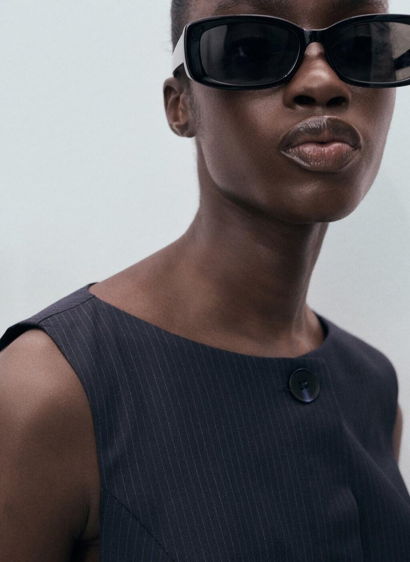 فستان مخطط بأزرار مخفية