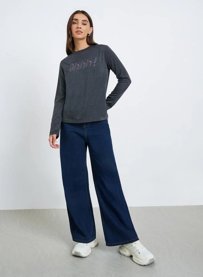 ستايلي تيشيرت مطرز أمامي بقصة عادية