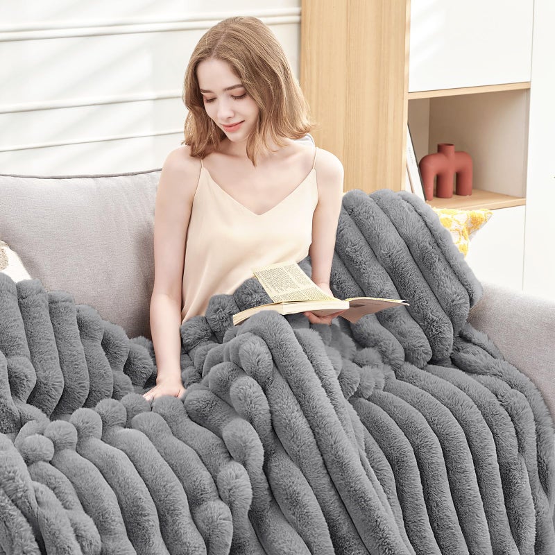 VFROO Faux Fur Throw Blanket for Couch Cozy Soft Plush Thick Striped Luxury Blanket for Sofa Living Room Bedroom 50 * 60 Inches  Grey - Image 2