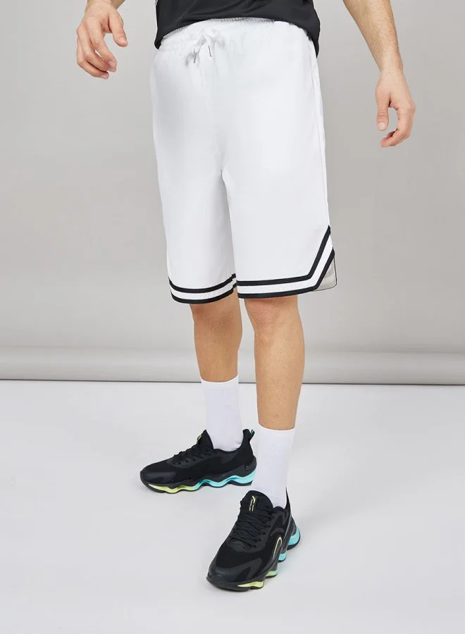 ستايلي اكتيف شورت كرة سلة منسوج بتفاصيل شريط عند الحاشية ورباط