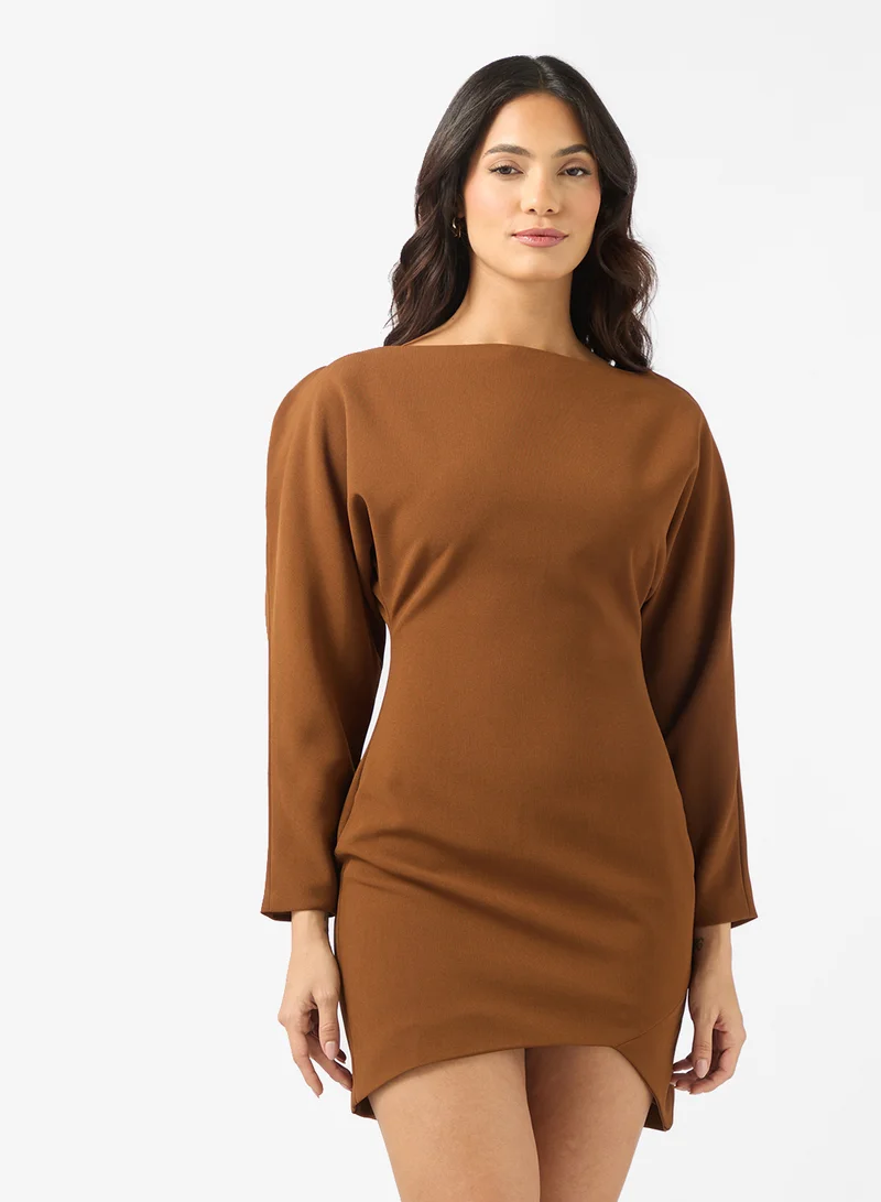 بي سي بي جي فستان قصير بكتف غير متماثل