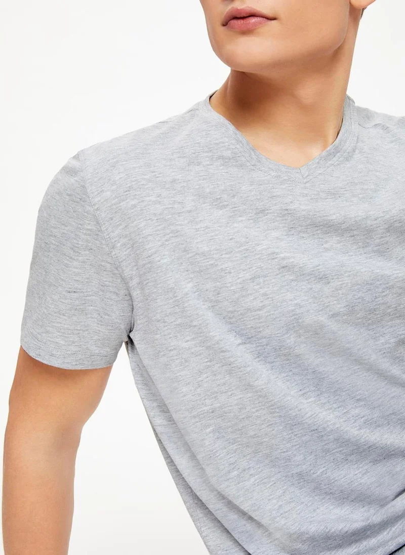 ماتلان Basic V-Neck T-Shirt