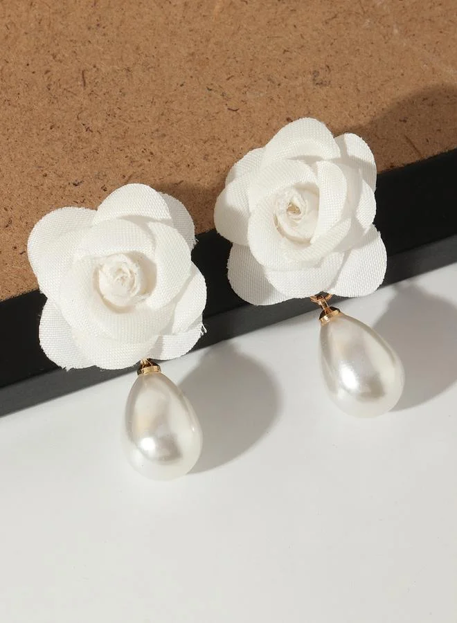 تايك تو أقراط معلقة مزينة بلؤلؤ صناعي وزهرة