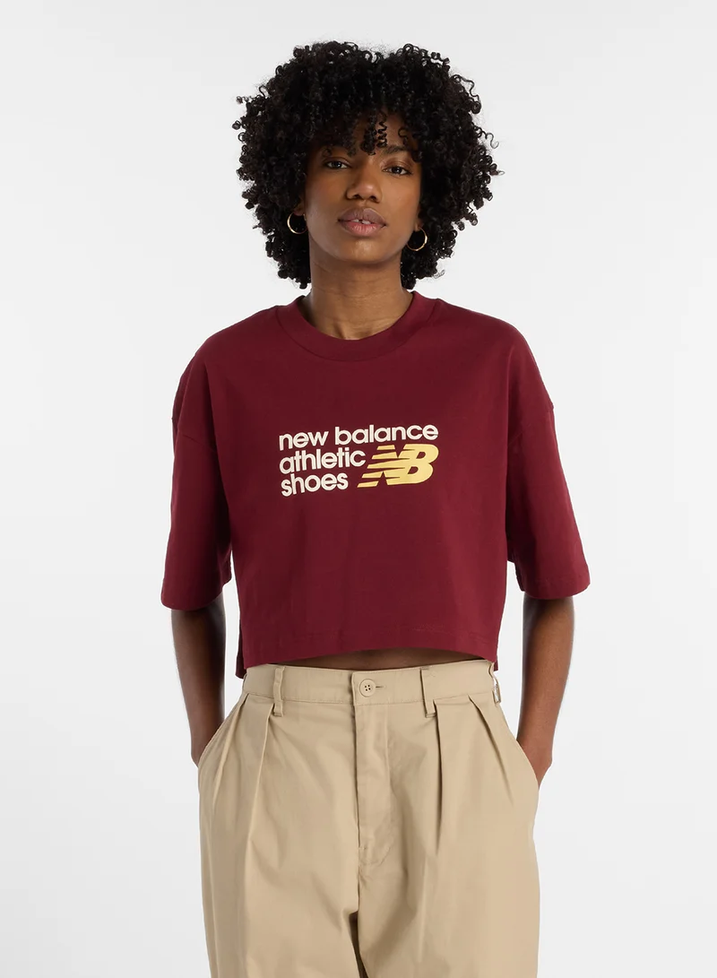 نيو بالانس Athletics Premium Chest Logo Cropped T-Shirt