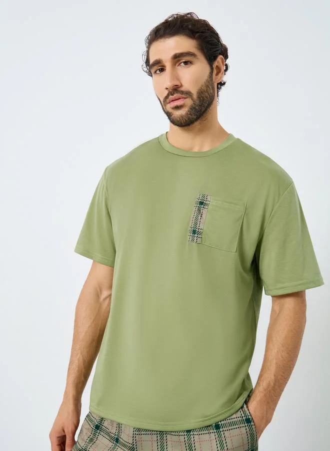 ستايلي طقم بيجاما من شورت بطبعة مربعات وتيشيرت بقصة مريحة