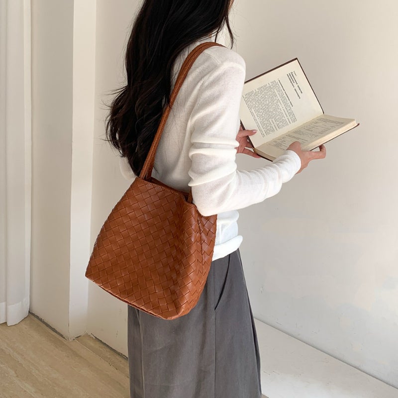 Retro Woven Bucket Bag for Women - Image 4