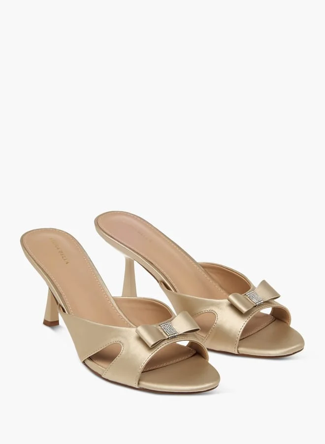 فلورا بيلا من شو إكسبرس صنادل نسائية سهلة الارتداء بكعب ستيليتو وزخرفة فيونكة