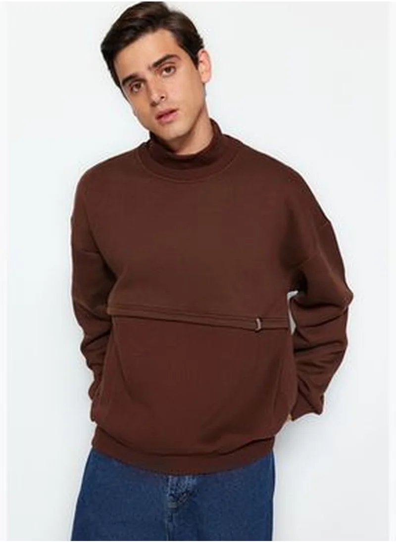 trendyol Limited Edition Men's Brown Oversized/Wide-Cut Stand-Up Collar Loose Fleece Sweatshirt with Label.