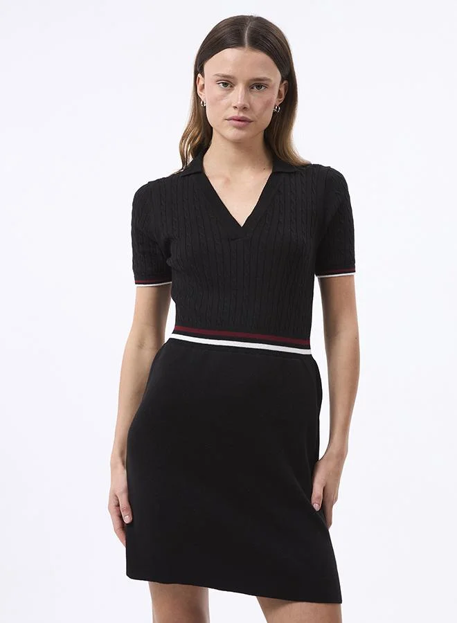 فيليكس هاردي فستان صيفي أنيق محبوك بياقة على شكل حرف