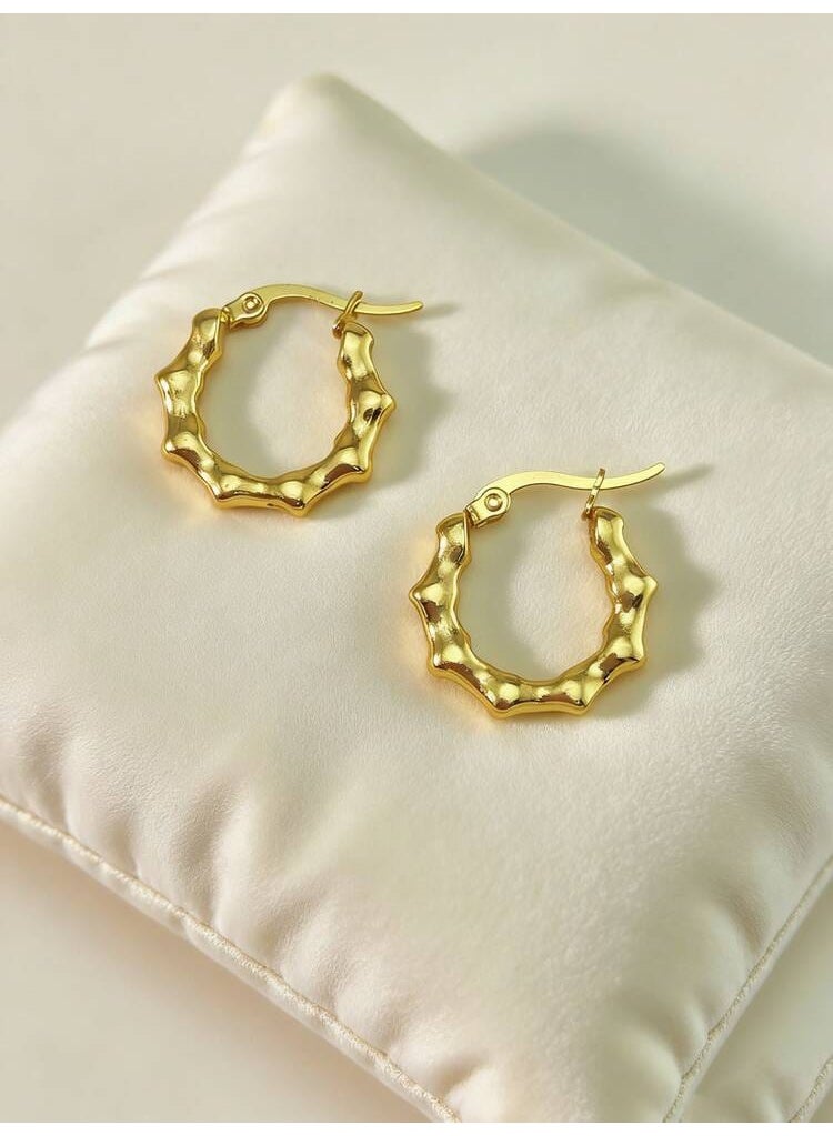 Luxuria Women's gold wavy earrings. Jewelry for women. Color: Shiny gold. - Image 2