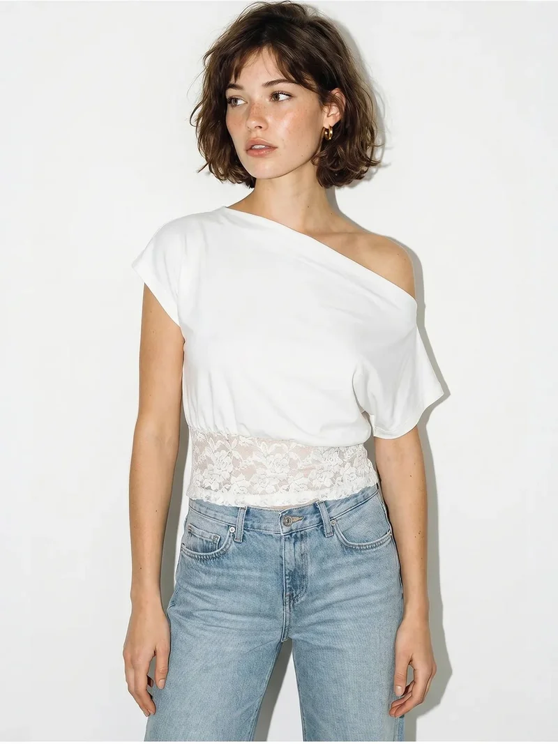 بيانكو لوتشي LUCCI Women’s Cropped Lace Boat-neck Blouse
