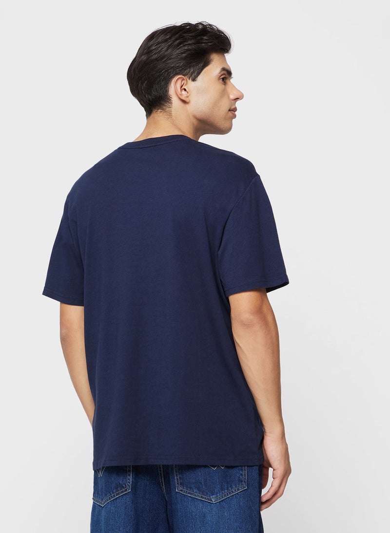 ليفايز تيشيرت رجالي بأكمام قصيرة ورسمة مريحة من ليفايز - Image 2