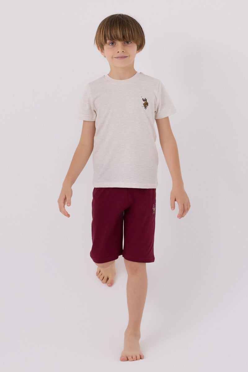 U.S. Polo Assn. طقم شورت أزرق فاتح عنابي للأولاد  - Image 1