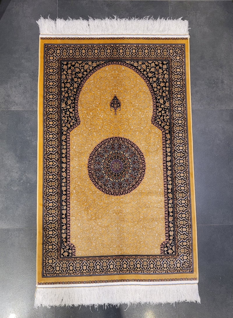 سجادة صلاة إيرانية 100 ٪ حرير 80x130 سم لون ذهبي  - Image 1