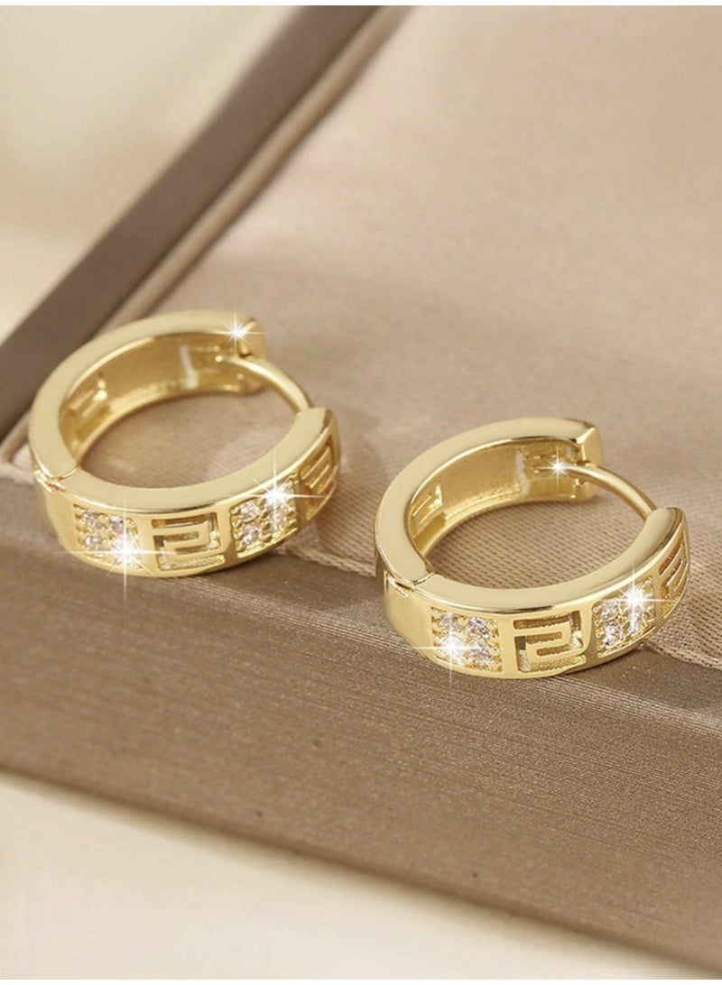 ڤيا أقراط دائرية فاخرة بتصميم هندسي راقٍ ومشبّع بالفصوص البراقة - Image 4