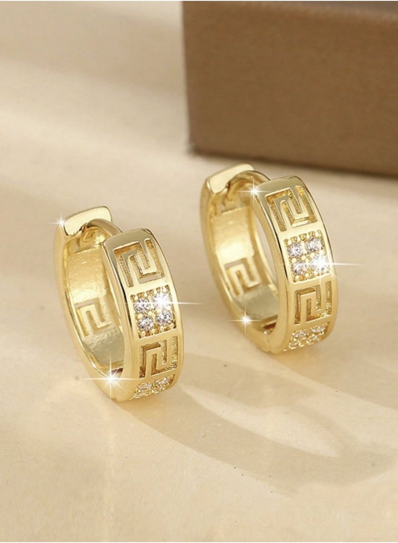 ڤيا أقراط دائرية فاخرة بتصميم هندسي راقٍ ومشبّع بالفصوص البراقة - Image 1