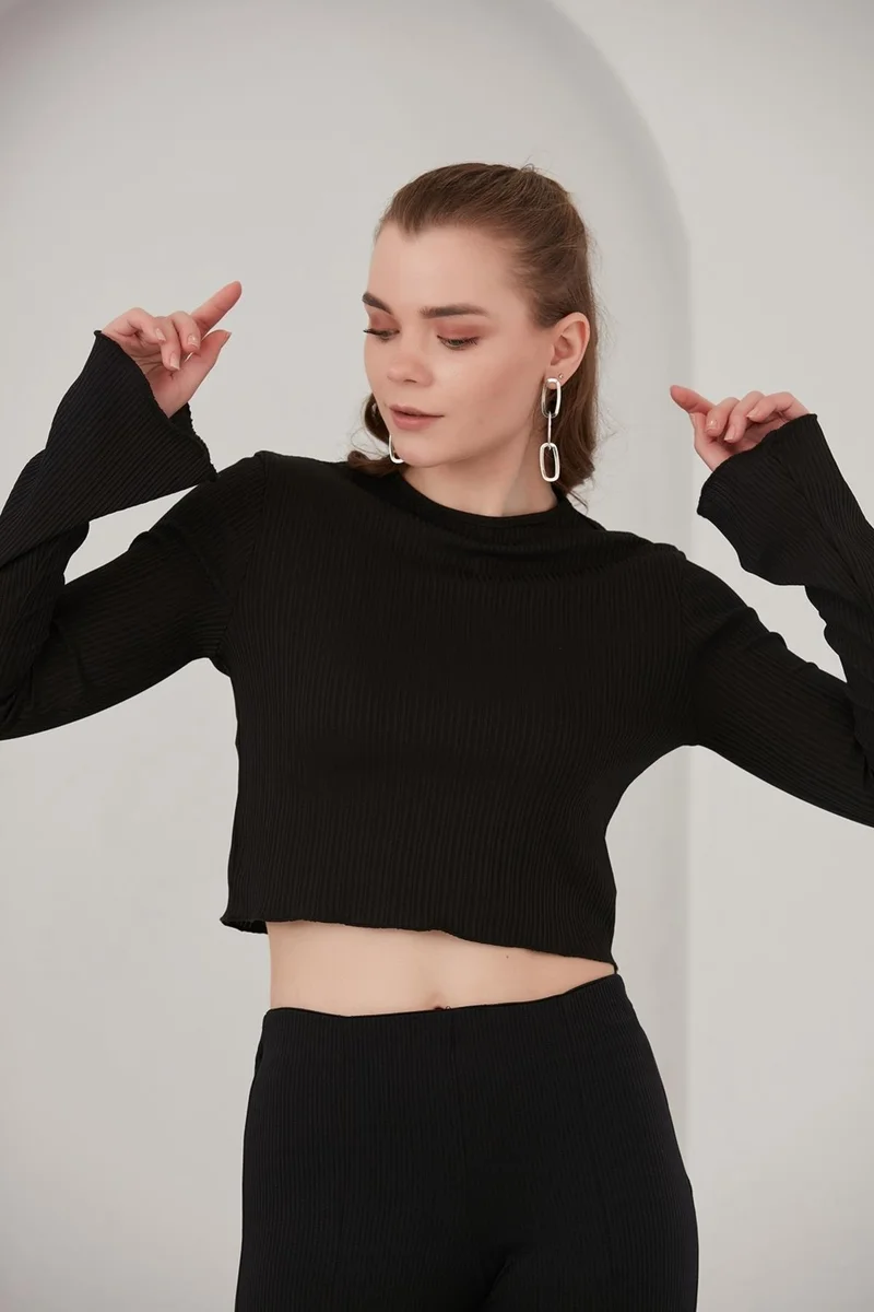 الكسندر جاردي Spanish Sleeve Crop Top (B22-120UST)