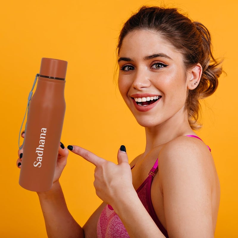 Giftana زجاجة هدايا مخصصة مع اسم محفور زجاجة فولاذية جدارية مفردة 750 مل هدية مائية مخصصة لعيد الميلاد للرجال والنساء هدايا الشركات المخصصة للموظفين تان - Image 5