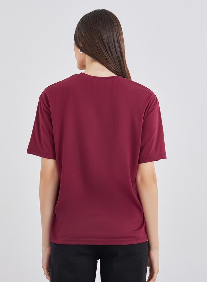 ستايلي تيشيرت ستيل للنساء برسومات بورغندي  بأكمام قصيرة وقصة واسعة - Image 5