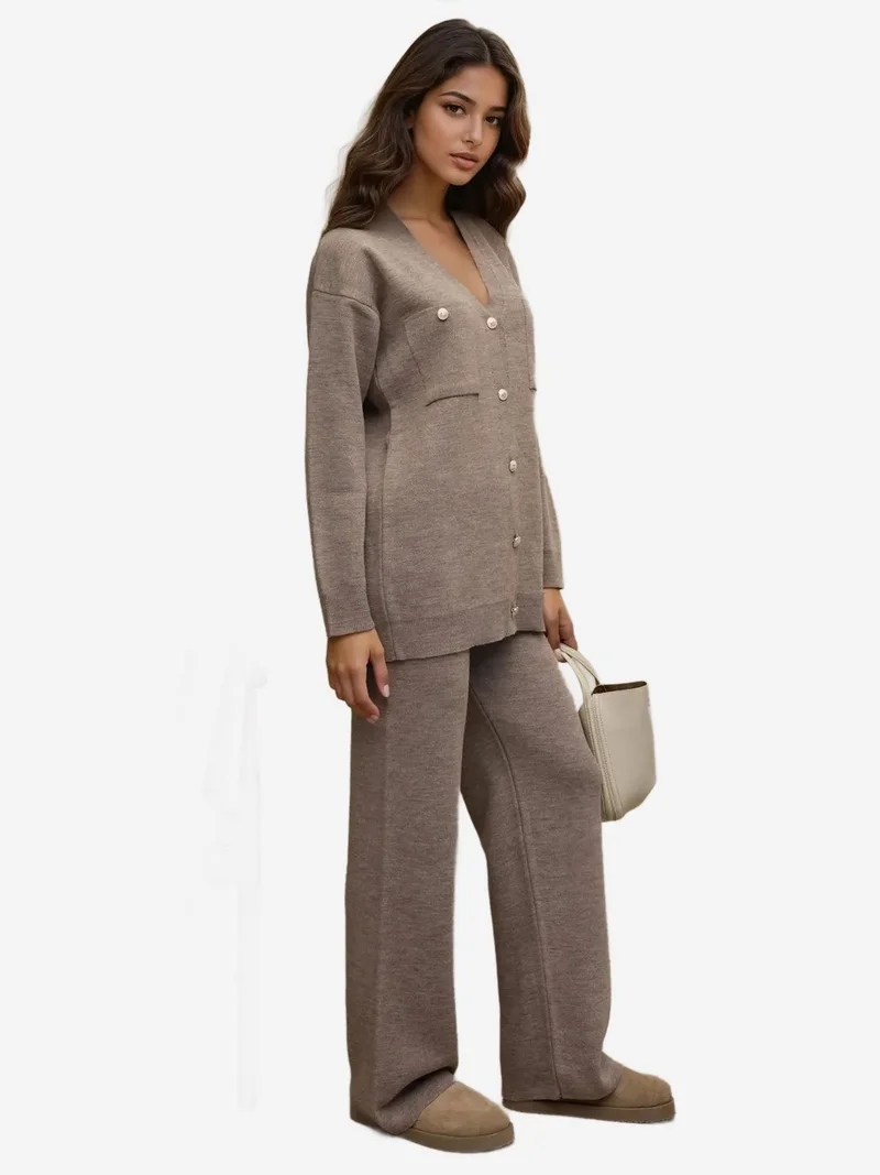 زوبعة طقم محبوك من كارديجان بياقة على شكل حرف  وبنطلون واسع الساق عالي الخصر