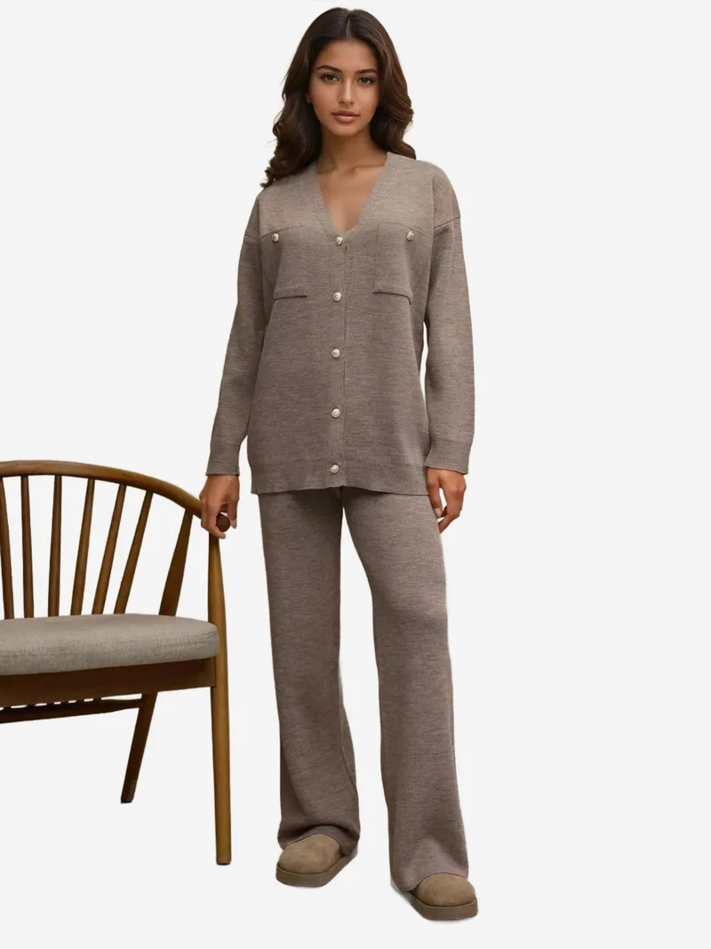 زوبعة طقم محبوك من كارديجان بياقة على شكل حرف  وبنطلون واسع الساق عالي الخصر