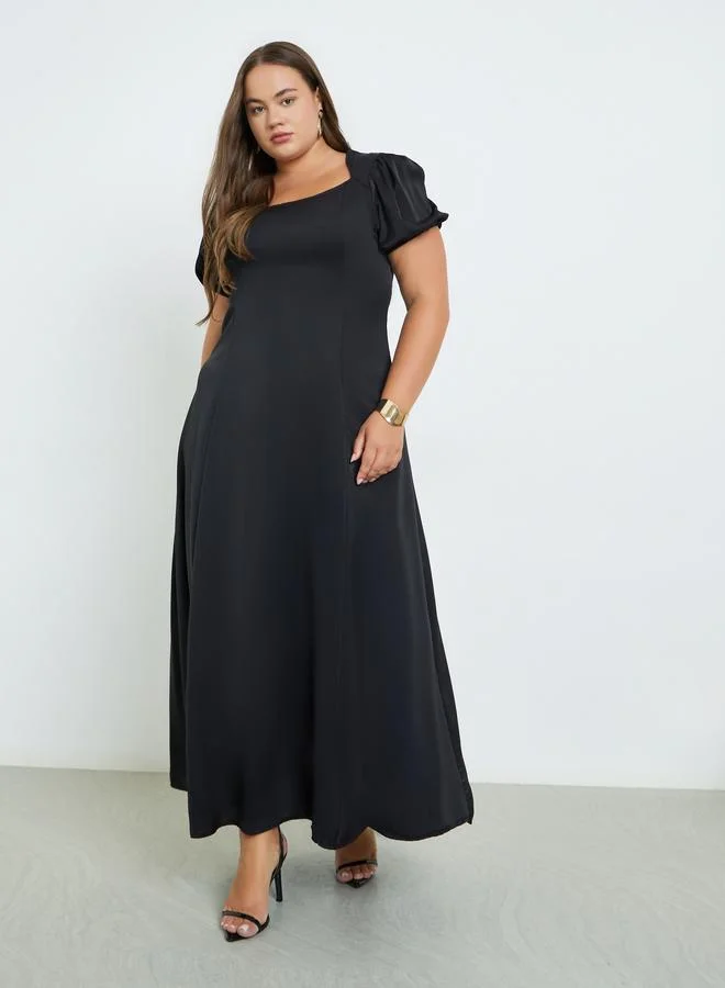 ستايلي فستان طويل بياقة مربعة بمقاس كبير