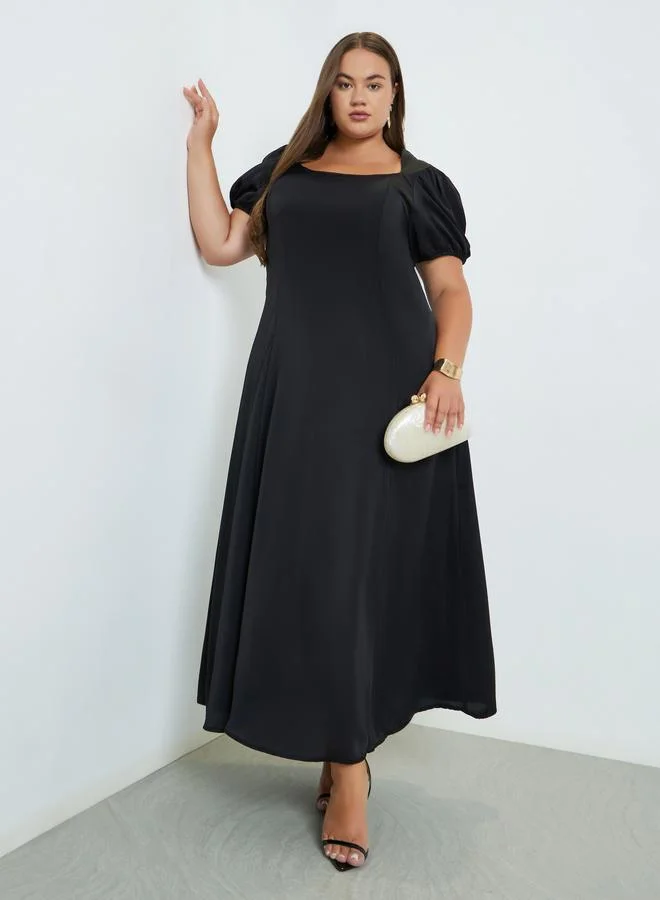 ستايلي فستان طويل بياقة مربعة بمقاس كبير