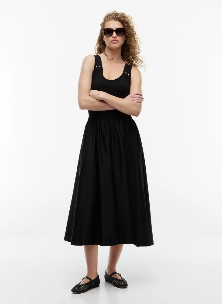 تومي هيلفيغر Gold-Tone Button Slim Mixed Midi Dress