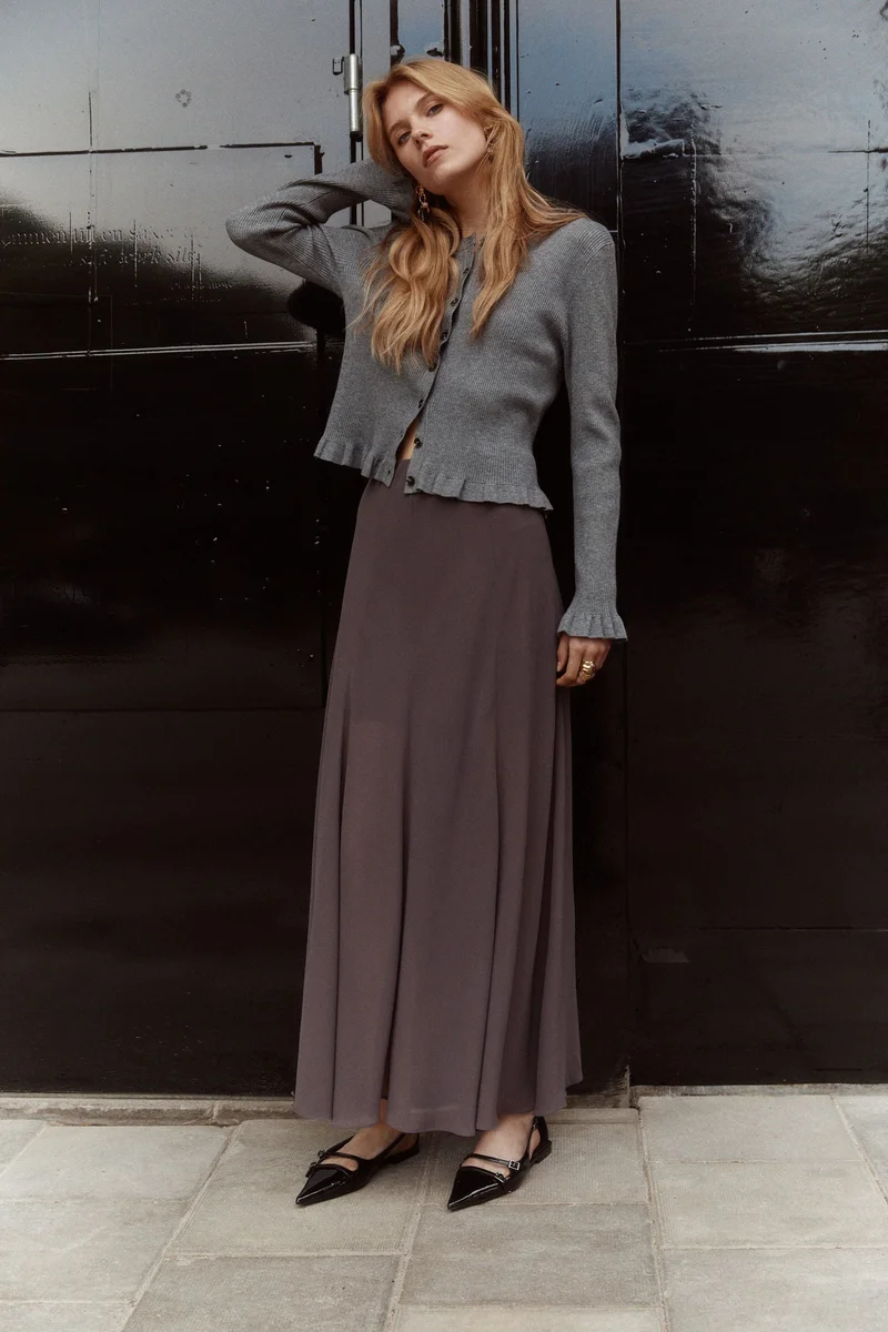 اتش اند ام تنورة ماكسي بحافة واسعة