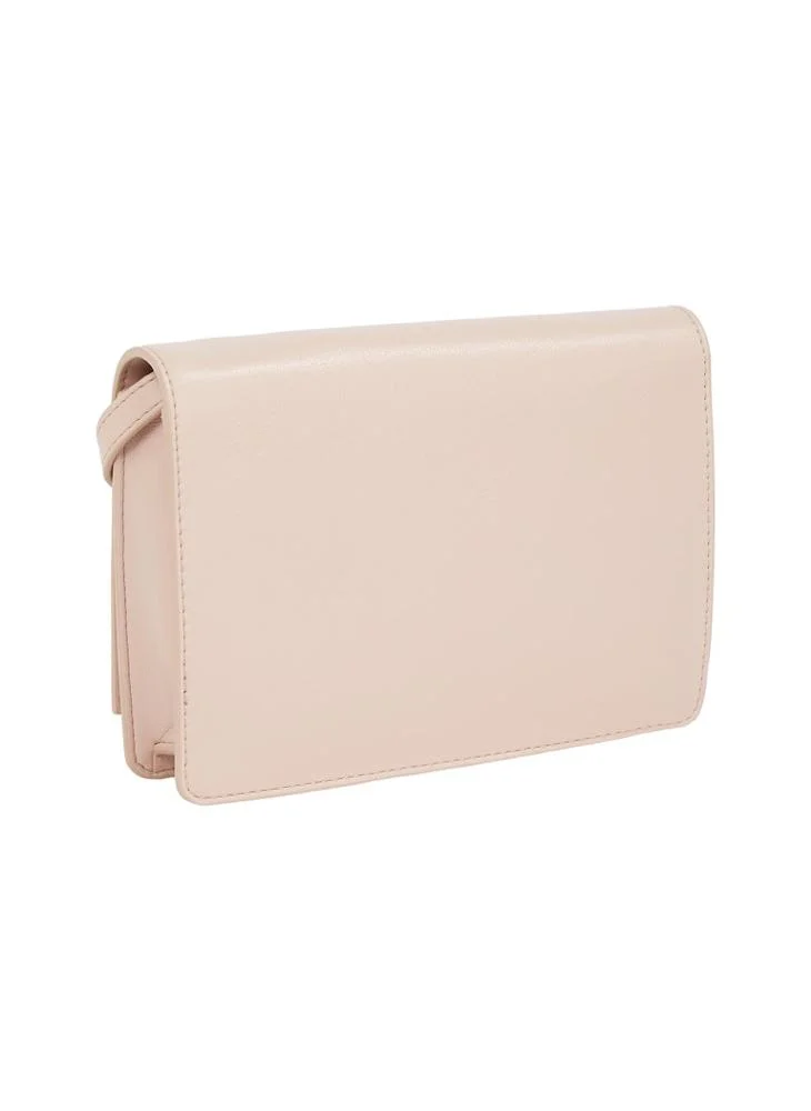 كالفن كلاين Hardware Flap Crossbody