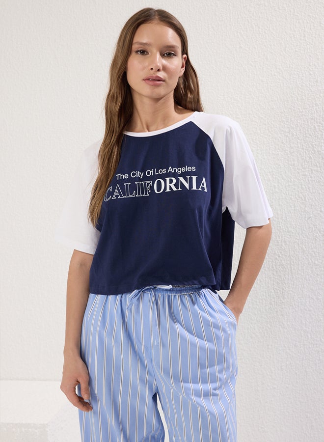 trendyol Navy Blue 100% Cotton Color Block Slogan Printed Relaxed Crop Knit T-Shirt - Image 2