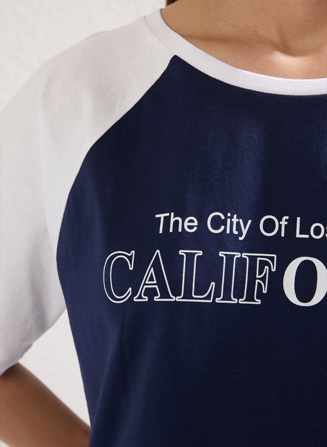 trendyol Navy Blue 100% Cotton Color Block Slogan Printed Relaxed Crop Knit T-Shirt - Image 3