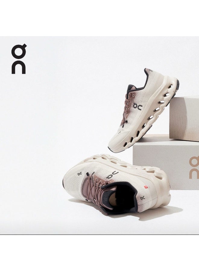 اون راننج حذاء رياضي نسائي من On Running طراز Cloudtilt - لون صخري/عاجي - Image 4