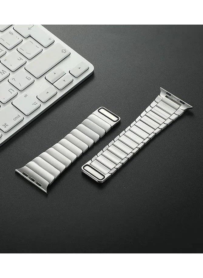 Generic - Magnetic Stainless Steel iWatch Band for Apple Watch Series 8/7/6/5/4/3/2/1/SE/SE2/Ultra Compatible Apple Watch Straps 42mm 44mm 45mm 49mm - Image 1