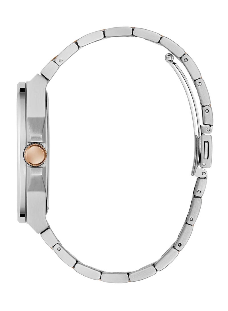 GUESS ساعة أنالوج كوارتز للرجال بتصميم ثنائي اللون فضي من فينيل GW0789G4 - 44 مم - Image 3