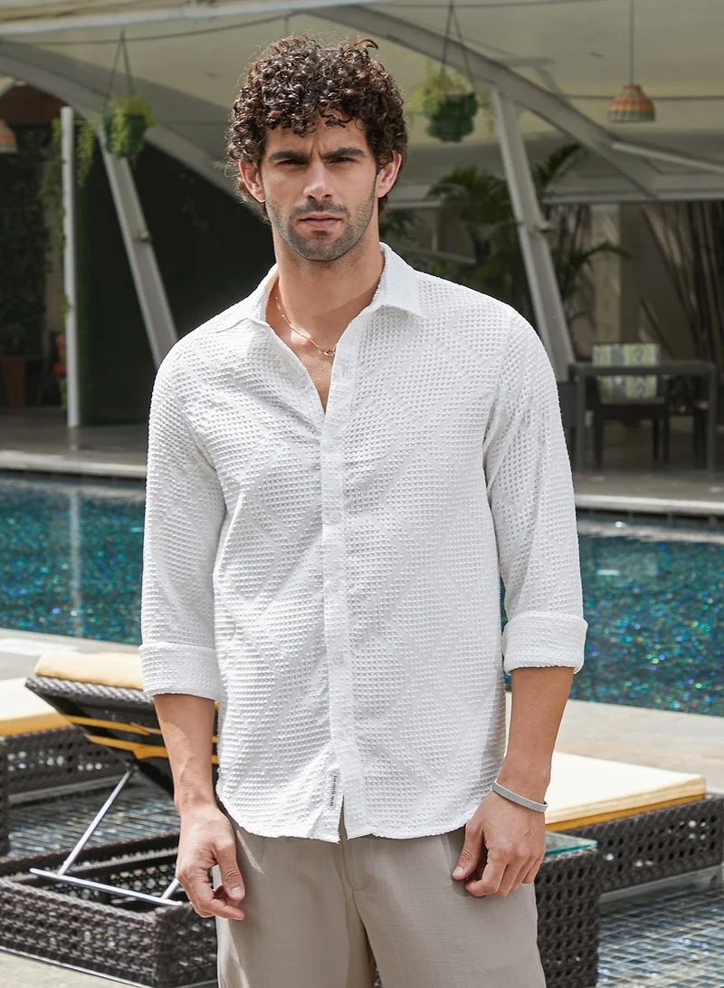 كامبوس سوترا قميص رجالي أبيض بنقشة زهور لمسية