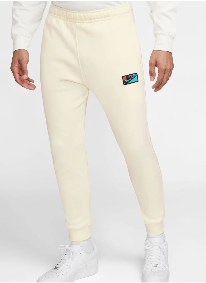 Nike Club+ Patch Graphic Pants